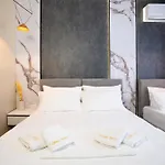 Gamma - Free Parking & Sunbeds Apartment